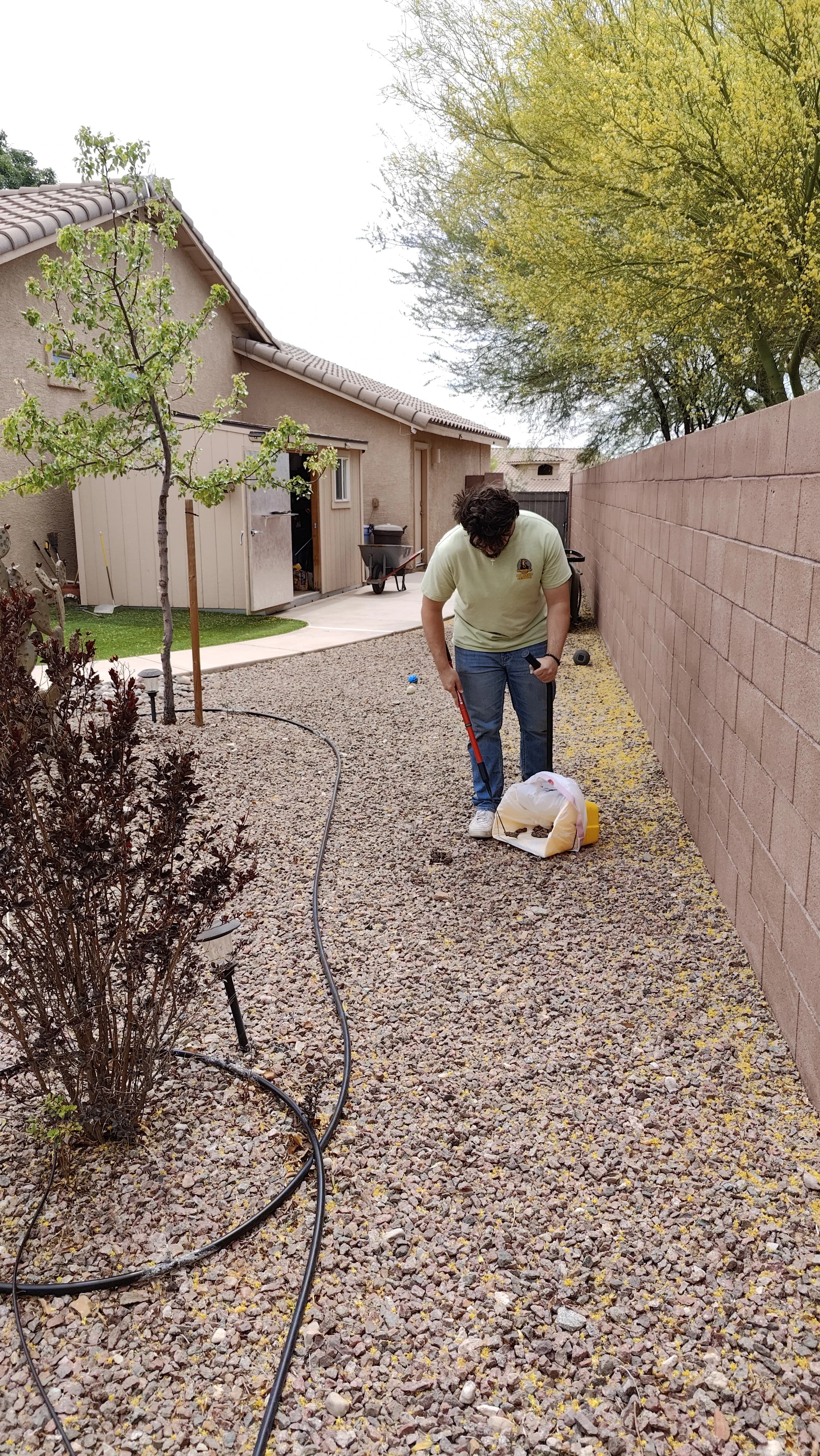 Scoop Doggy Logs team member on route