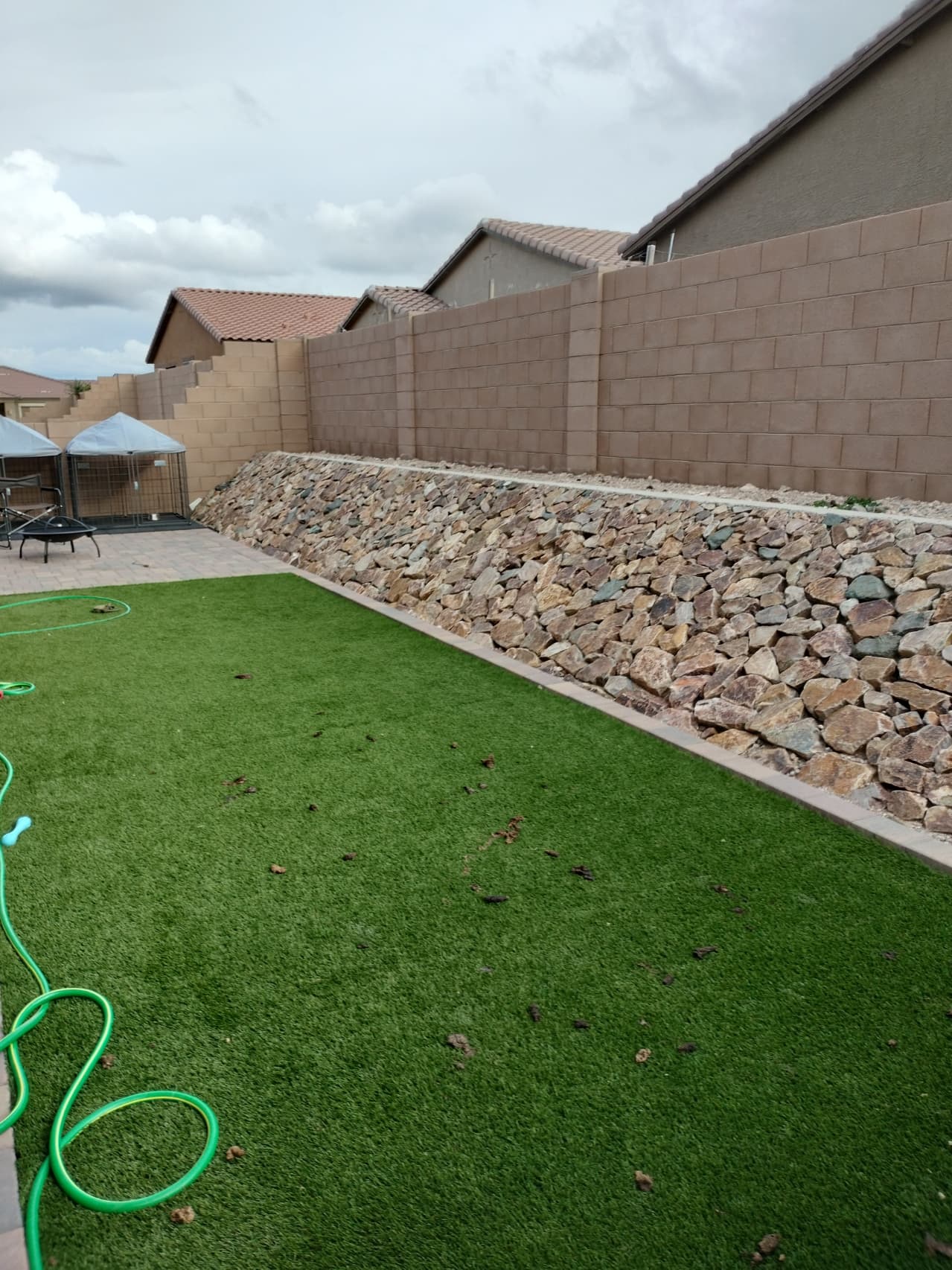 A well-maintained Tucson backyard after regular weekly cleanup