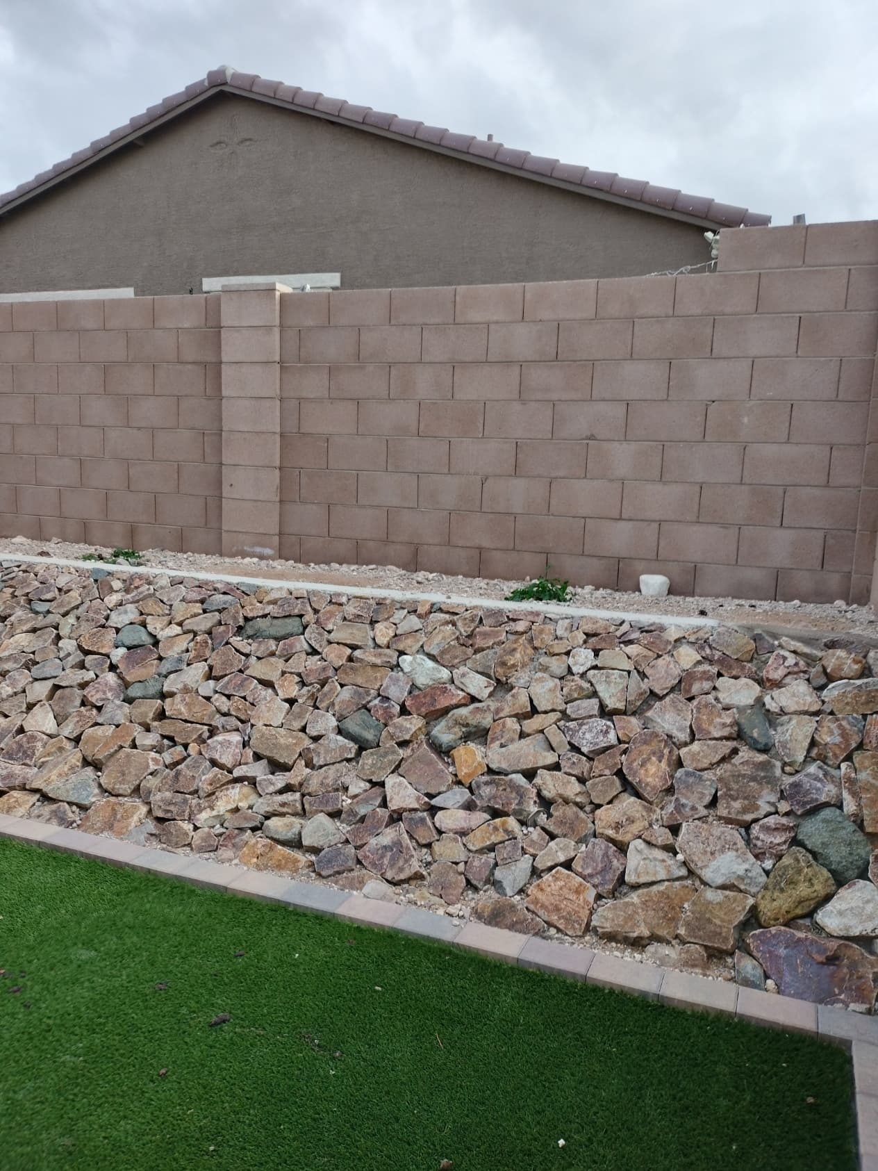 Tidy Tucson-area backyard with turf and rock border